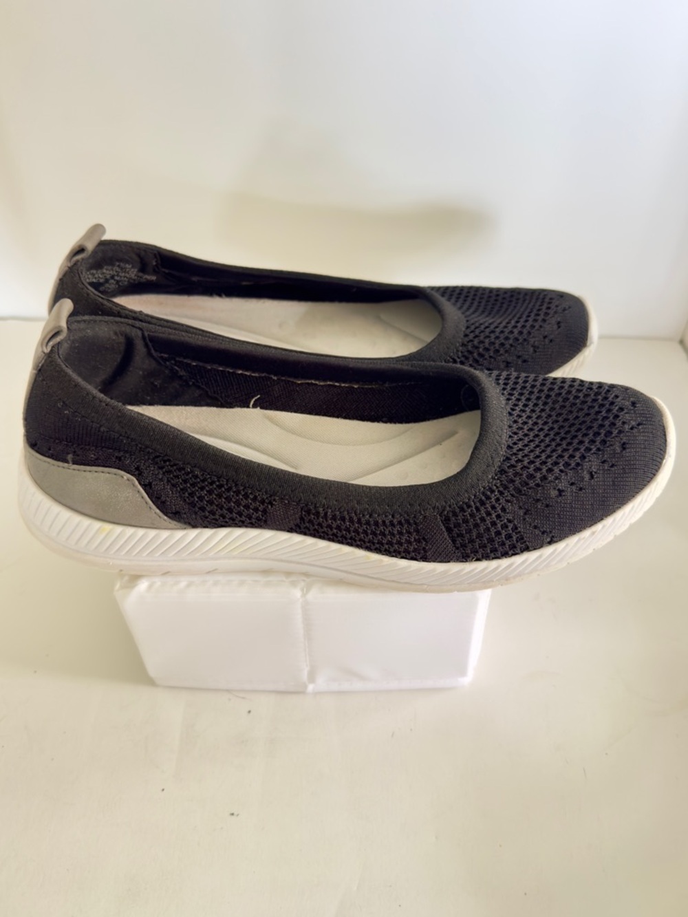 Easy Spirit Glitz Black Mesh Knit Flats Slip Ons Size 7 1/2 - Picture 3 of 6